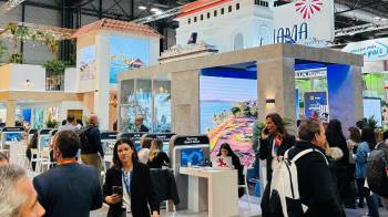 Más de 150.000 profesionales del turismo y 100.000 visitantes asistieron al Fitur 2025, en Madrid, España.