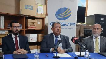 El gerente de Etesa, Roy Moralesen (centro),en conferencia de prensa, este lunes 19 de mayo de 2025.