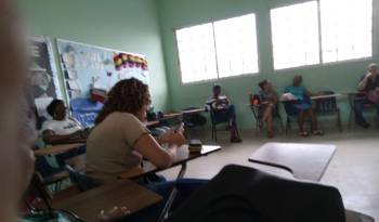 Papás y mamás durante el taller ‘Escuela para Padres’ en el Instituto José Dolores Moscote.