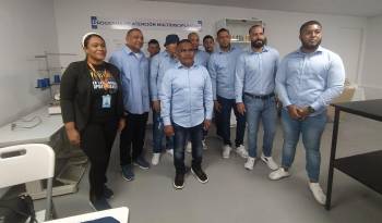 Participantes del taller de costura ‘Hilos de Esperanza’ en el Centro Penitenciario El Renacer.