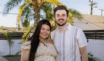 La exactriz sostiene una relación con el actor Ryan Mitchell.