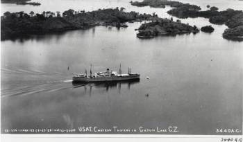 1914. La Isla Barro Colorado es la más grande en el lago Gatún.