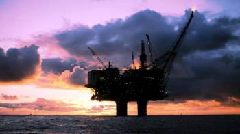 Fotografía de archivo de una plataforma petrolífera marina. EPA/Oyvind Hagen