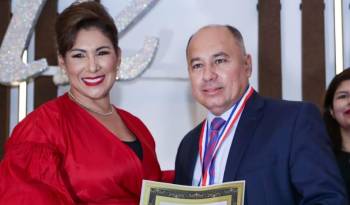 El abogado Miguel Ángel Delgado Bravo, fue honrado al recibir la prestigiosa Medalla Carlos Eduardo Rubio.
