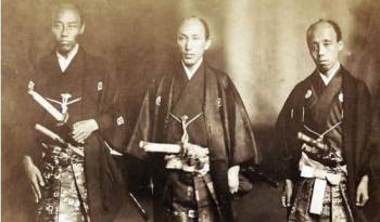Los tres miembros plenipotenciarios de la embajada japonesa: Muragaki Norimasa, Shinmi Masaoki, y Oguri Tadamasa.