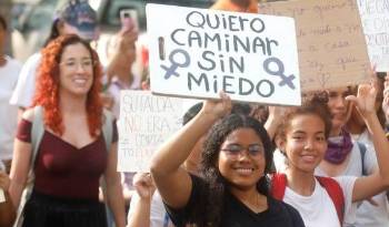 Organizaciones feministas marchan todos los años en contra de la violencia contra la mujer.