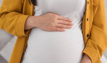 Los embarazos en la edad adulta temprana están vinculados a un mayor envejecimiento biológico, de acuerdo a hallazgos epidemiológicos.