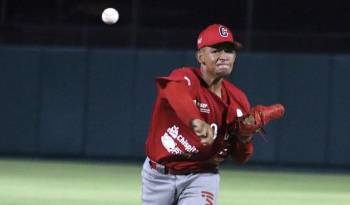 El 55 Campeonato de Béisbol Juvenil arrancó en el estadio Justino Salinas.