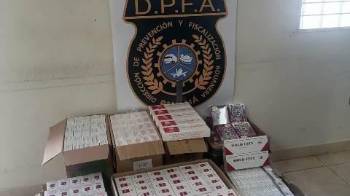 Cajas de cigarrillos de diferentes marcas de presunto contrabando decomisado por la Aduanas.