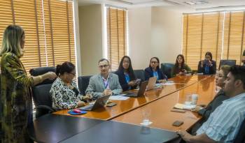 Altos autoridades de la ATP y municipales de Taboga reunidas.