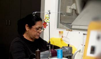 La producción industrial de Estados Unidos se mantuvo sin cambios de abril a mayo pero disminuyó a una tasa anualizada del 0,4 % en un año, según informó este jueves la Reserva Federal. EFE/Miguel Rajmil