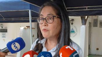 Rodríguez le dijo a los medios de comunicación que Martinelli está triste por dejar el país.