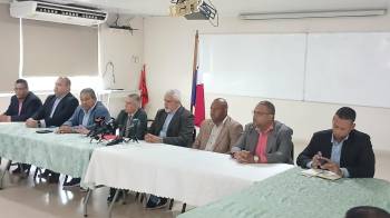 En la declaración, abierta al público, piden a otros abogados sumarse para evitar el “uso político” de la Juticia.