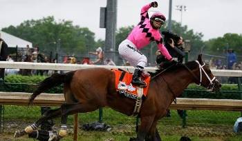 Luis Sáez fue distanciado del primer lugar del Derby de Kentucky en 2019, montando a ‘Maximum Security’.