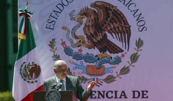 El presidente de México, Andrés Manuel López Obrador, habla durante la ceremonia por el 86 Aniversario de la Expropiación Petrolera, este lunes en Ciudad de México.