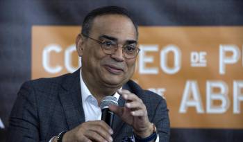 El salsero puertorriqueño Gilberto Santa Rosa en una foto de archivo.