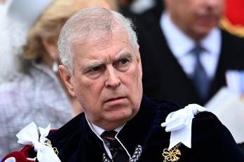 Andrés Mountbatten-Windsor, hermano del rey británico Carlos III, ha abandonado su mansión de Royal Lodge, parte de la finca del castillo de Windsor, según pudo saber este miércoles la cadena BBC, tras las nuevas revelaciones sobre el alcance del vínculo entre el ex príncipe y el pederasta Jeffrey Epstein.