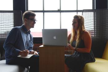Más que un lujo, el coaching ejecutivo se plantea como una inversión clave para impulsar el crecimiento humano y empresarial en entornos cada vez más exigentes.