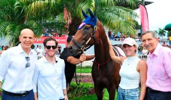 En un acto protocolar el alcalde Mayer Mizrachi colocó las ‘orejas de la ciudad’ al caballo nacional ‘Blessed Ben Hur’, ganador del Clásico del Caribe 2023.