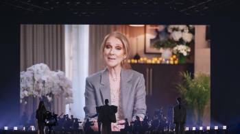 El video de Celine Dion durante el ensayo de la primera semifinal de Eurovisión. EFE/EPA/GEORGIOS KEFALAS