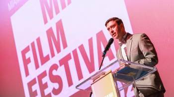 Fotografía de archivo, tomada el pasado 4 de abril, del director ejecutivo del Festival de Cine de Miami, James Woolley, durante la inauguración de la 42 edición del certamen, en el Teatro Olympia.