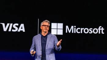 El director de Productos y Estrategia de Visa, Jack Forestell, habla en la conferencia Visa Global Product Drop en The Midway en San Francisco, California.
