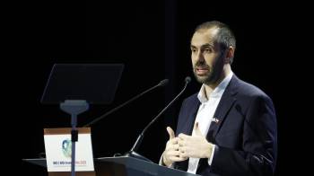 El Ministro de Economía, Fomento y Turismo de Chile, Nicolás Grau Veloso, habla durante la tercera jornada de las Asambleas Anuales de Gobernadores del BID y de BID Invest 2025 en Santiago.