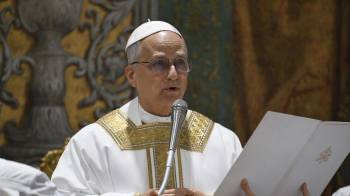 El papa León XIV oficia este viernes, su primera misa en la Capilla Sixtina ante los 133 cardenales que este jueves le eligieron en la cuarta votación en el cónclave.