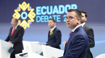 El debate contó con la participación de 16 candidatos.