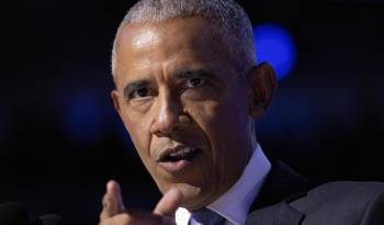 El expresidente de Estados Unidos, Barack Obama, pronuncia un discurso durante la segunda noche de la Convención Nacional Demócrata en el United Center en Chicago, Illinois, EE.UU.
