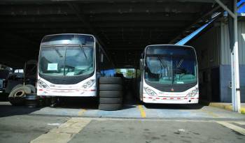 La mitad de los autobuses del transporte público están fuera de operación.