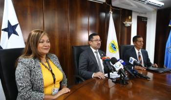 El director de Migración, Roger Mojica sostuvo un conversatorio con los medios