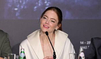 Cannes (Francia).- Emma Stone asiste a la conferencia de prensa de 'Kinds Of Kindness' durante el 77º Festival de Cine de Cannes.