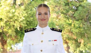La princesa Leonor posó el pasado jueves en la Escuela Naval Militar de Marín donde firmó el libro de honor, para incorporarse al curso 2024-2025.
