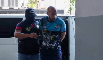 El exjugador Óscar McFarlane siendo trasladado al SPA de Plaza Ágora.