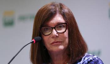 La nueva presidenta de Petrobras, Magda Chambriard, habla durante una rueda de prensa este lunes en el edificio del Senado (Edisen), en Río de Janeiro (Brasil).
