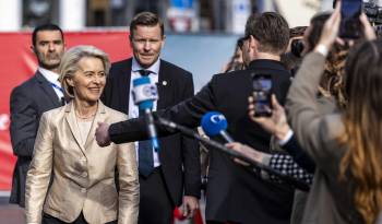 La candidata del Partido Popular Europeo, Ursula von der Leyen, ofrece declaraciones a la prensa.