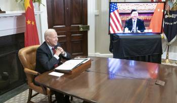El presidente estadounidense, Joe Biden, habla durante una cumbre virtual con el presidente chino, Xi Jinping, en una fotografía de archivo.