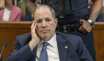 El exproductor de cine Harvey Weinstein asiste a la Corte Suprema en Nueva York.