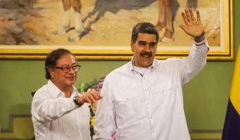 El presidente de Venezuela, Nicolás Maduro (d) y el presidente de Colombia, Gustavo Petro, en una fotografía de archivo.