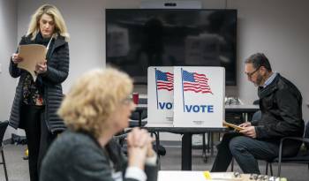 Vista de la actividad en un centro de votación en el condado de Fairfax, Virginia, durante la jornada electoral del 'supermartes', este 5 de marzo de 2024.