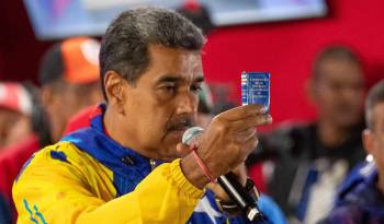El presidente de Venezuela, Nicolás Maduro, pronuncia un discurso tras conocer los resultados de las elecciones presidenciales este lunes, en Caracas.