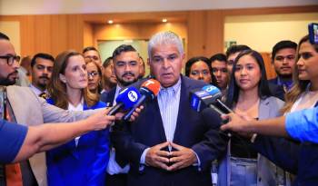 El presidente electo, José Raúl Mulino, junto a los diputados electos de la coalición Vamos.