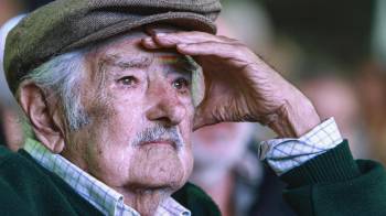 Fotografía de archivo del expresidente uruguayo José 'Pepe' Mujica durante un homenaje, en Montevideo.
