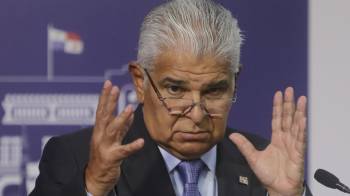 El presidente de Panamá, José Raúl Mulino, habla en una rueda de prensa este jueves, en el Palacio de las Garzas en Ciudad de Panamá.