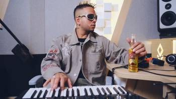 Como productor de cabecera de Karol G, el colombiano Ovy On The Drums ha ayudado a moldear la música latina.