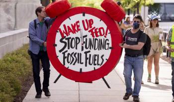 Imagen de archivo de una manifestación contra los combustibles fósiles.