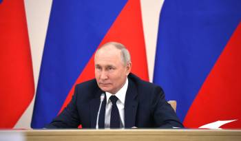 El presidente ruso, Vladimir Putin, asiste a una reunión con jueces del Tribunal Constitucional el día de la Constitución rusa en la residencia estatal de Novo-Ogaryovo, en las afueras de Moscú, Rusia, el 12 de diciembre de 2023. EFE/EPA/MIKHAIL TERESHCHENKO/SPUTNIK/KREMLIN PISCINA CRÉDITO OBLIGATORIO