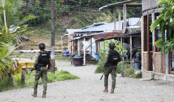 Integrantes del Ejército colombiano patrullan, en una fotografía de archivo.