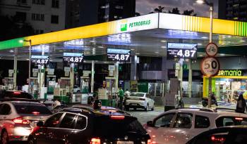 Fotografía de archivo de una estación de gasolina de Petrobras.